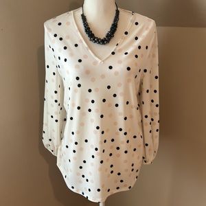 Adrianna Papell v neck polka dot blouse with 3/4 sleeve. Versatile garment.